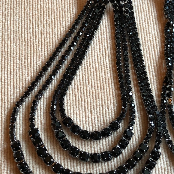 🎉NEW LISTING! Dazzling Damoiselle Earrings - Picture 3 of 3